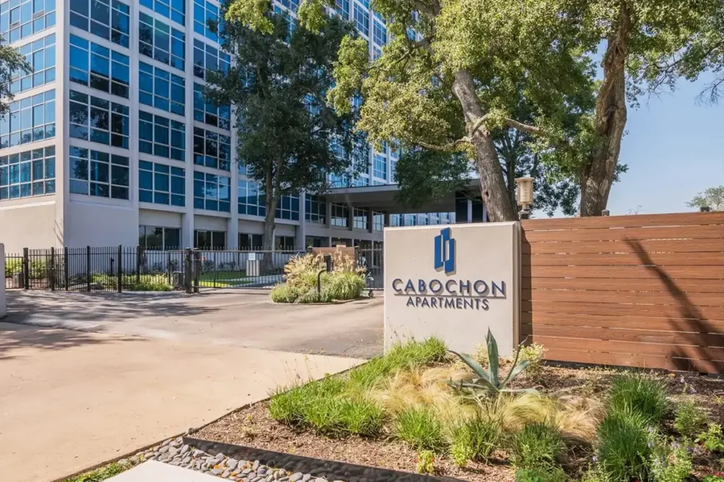 Cabochon at River Oaks Houston Apartments Photo 1