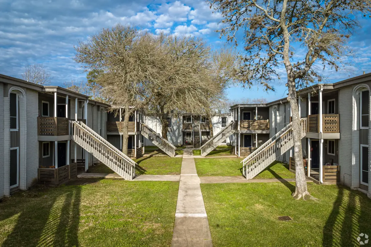 Pearl at Oyster Creek Rise Apartments