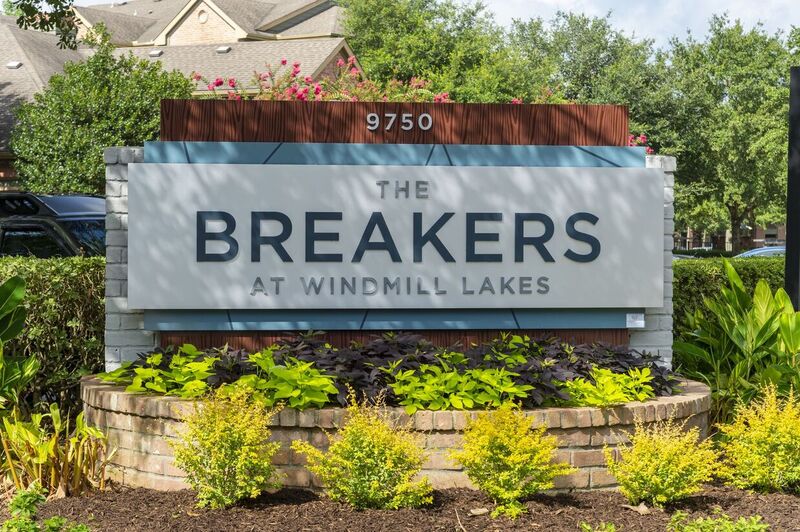 Breakers at Windmill Lakes | Rise Apartments