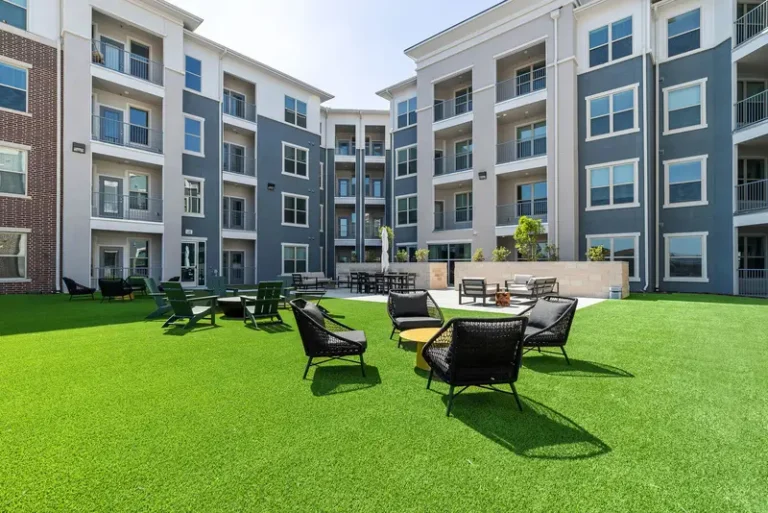 Modern Living at Main and Mill Apartments in Lewisville, TX