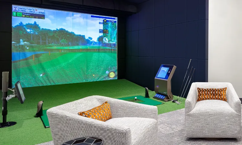 AMLI Fountain Place World-class GOLFZON simulator