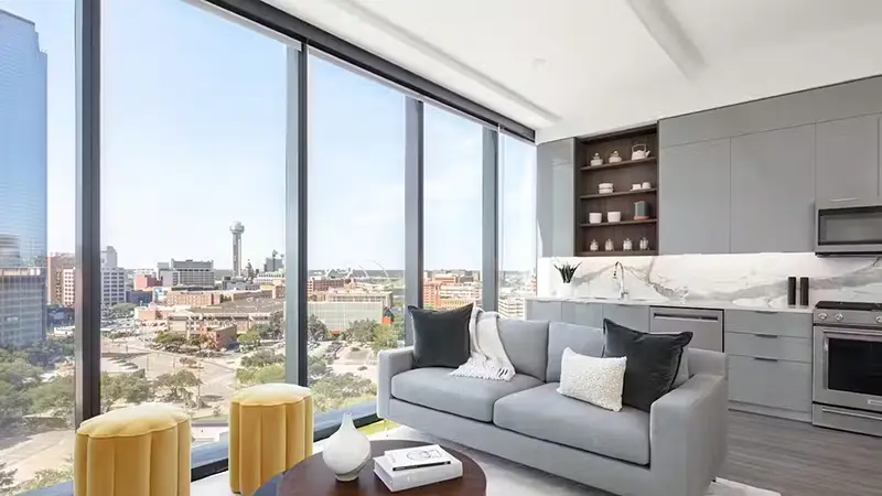 AMLI Fountain Place Apartments Floor-to-Ceiling Windows