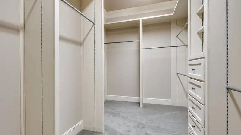 Park Hollow Luxury Residences Apartments Walk-in Closet