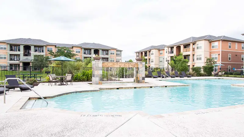 Oxford at Country Club Apartments Swimming Pool