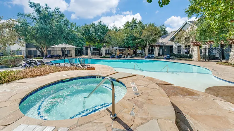 Saddle Creek & The Cove Apartments Swimming Pools