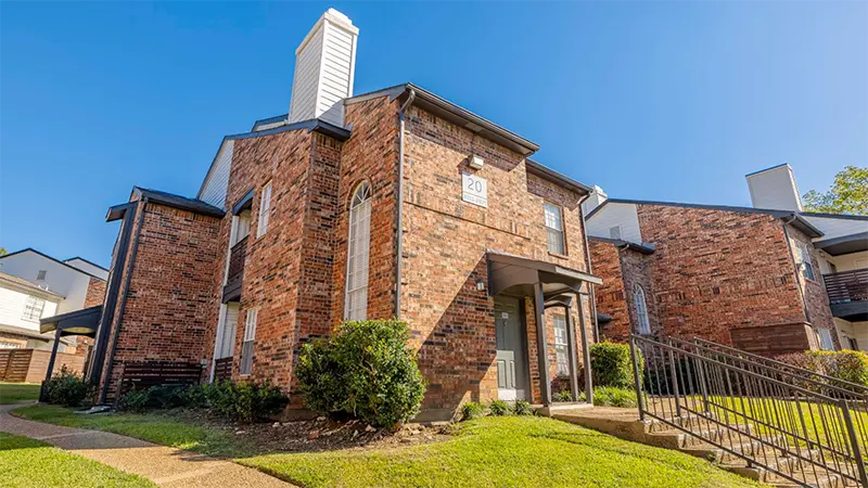 Wray North Dallas Apartments with Valet Trash Service