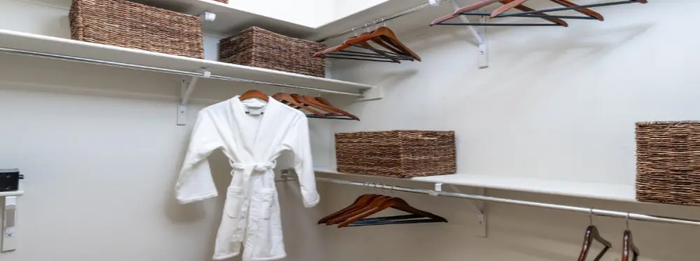 El Paso Apartments with Walk-In Closets