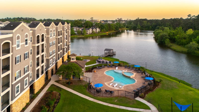 The Abbey on Lake Wyndemere Apartments That Accept Broken Leases