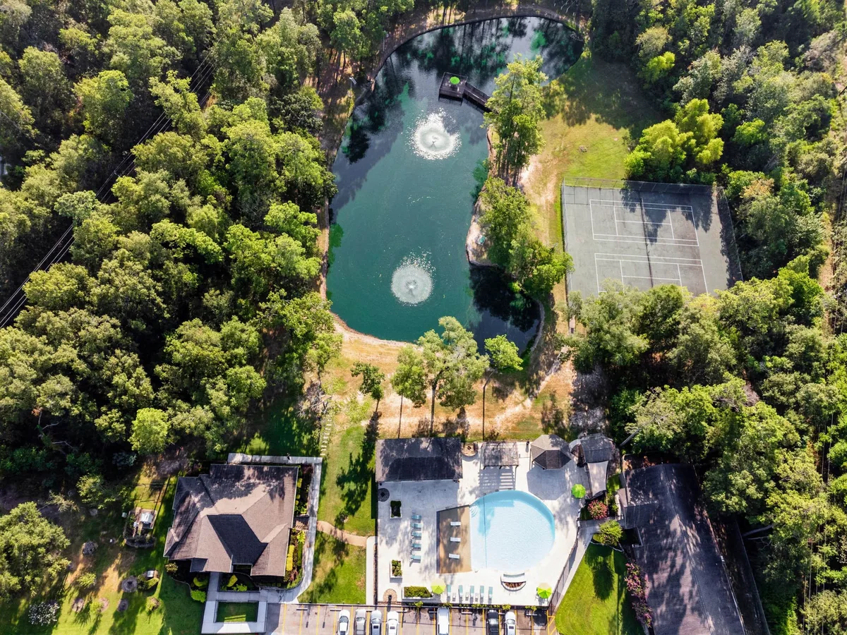 Kingwood Lakes tennis court in Houston