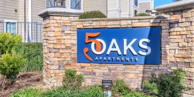 5 Oaks Apartments Photo 5
