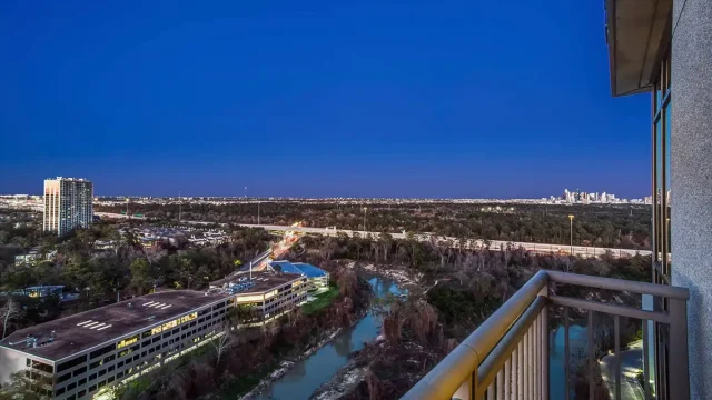 7 Riverway Houston Apartments Photo 7