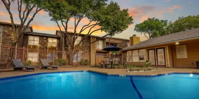 Bella-Vista-Pointe-Apartments-Dallas-Photo-1