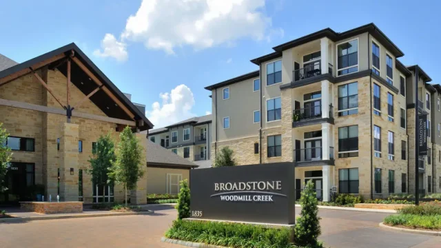 Broadstone Woodmill Creek Houston Apartments Photo 1