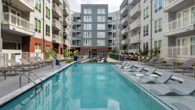 Broadway Chapter Rise apartments Dallas Photo 4