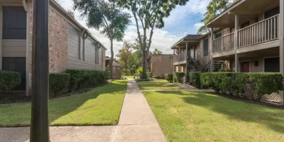 Canterbury Court Apartments Photo 1