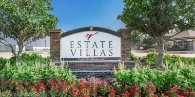 Estate Villas at Krum Photo 8