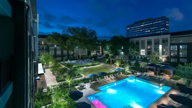 Everra Midtown Park Rise apartments Dallas Photo 1