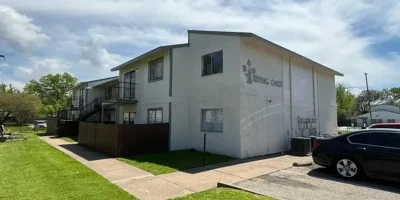 Irving Oaks Apartments Photo 3