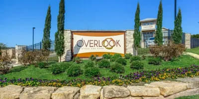 Overlook at Stone Oak Park Apartments San Antonio Image