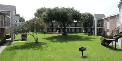 Palm Bluff Apartments Photo 6