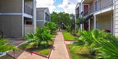 Pelican-Landing-Apartments-Houston-Photo-1