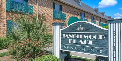 Tanglewood Place Houston Apartments Photo 2