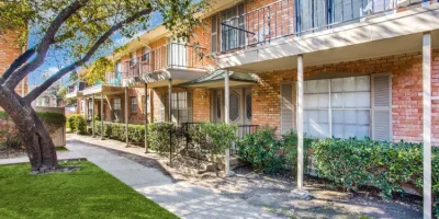 The Burgundy Condominiums Dallas Apartment Photo 1