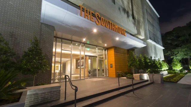The Southmore Houston Apartments Photo 17
