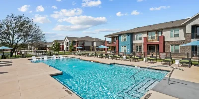 Windsor Apartments Denton Photo 2