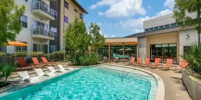 Yorktown-Luxury-Apartments-Dallas-Photo-1